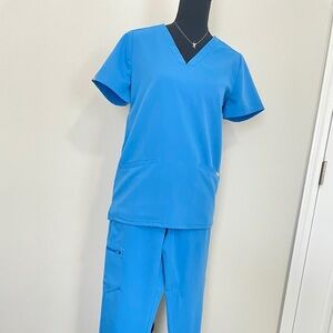 Figs Women's Capri Blue Catarina Three Pocket Scrub Top